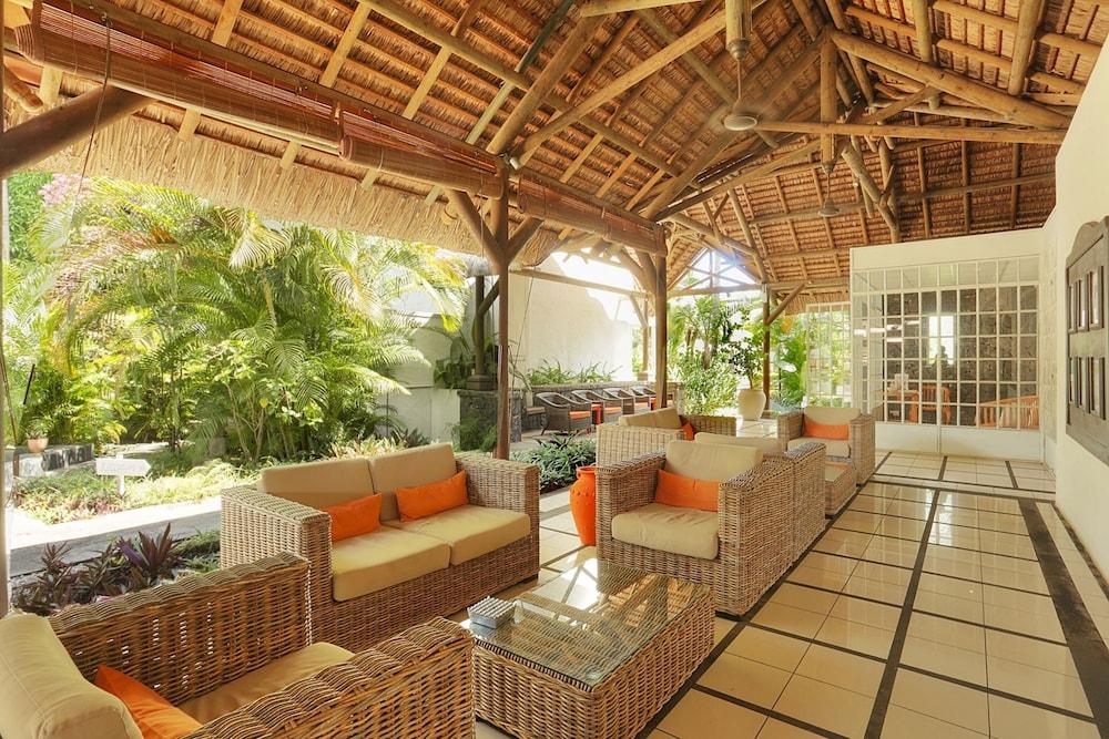 Cocotiers Hotel – Mauritius - Lobby Sitting Area
