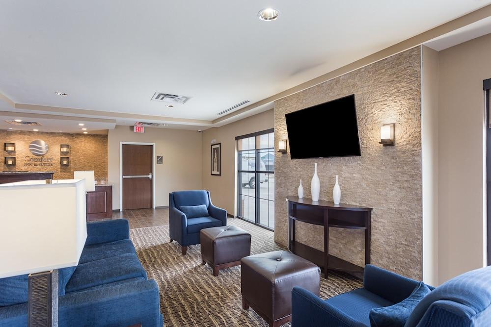 Comfort Inn & Suites - Lobby Sitting Area