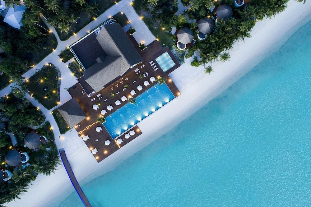Mercure Maldives Kooddoo Resort - Property Grounds