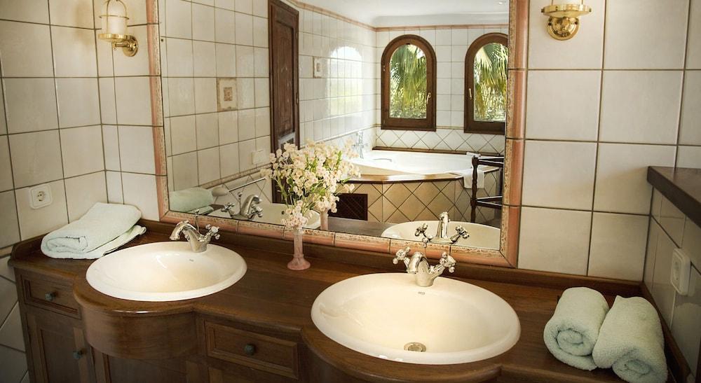 Villa Torres Caron - Bathroom