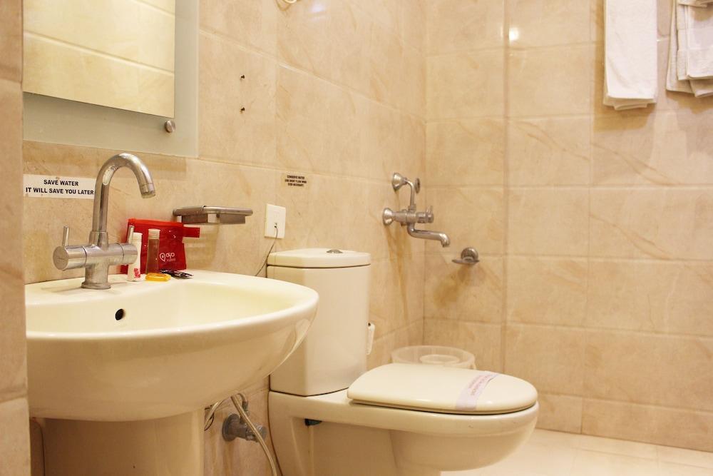 Hotel Shree Residency - Bathroom