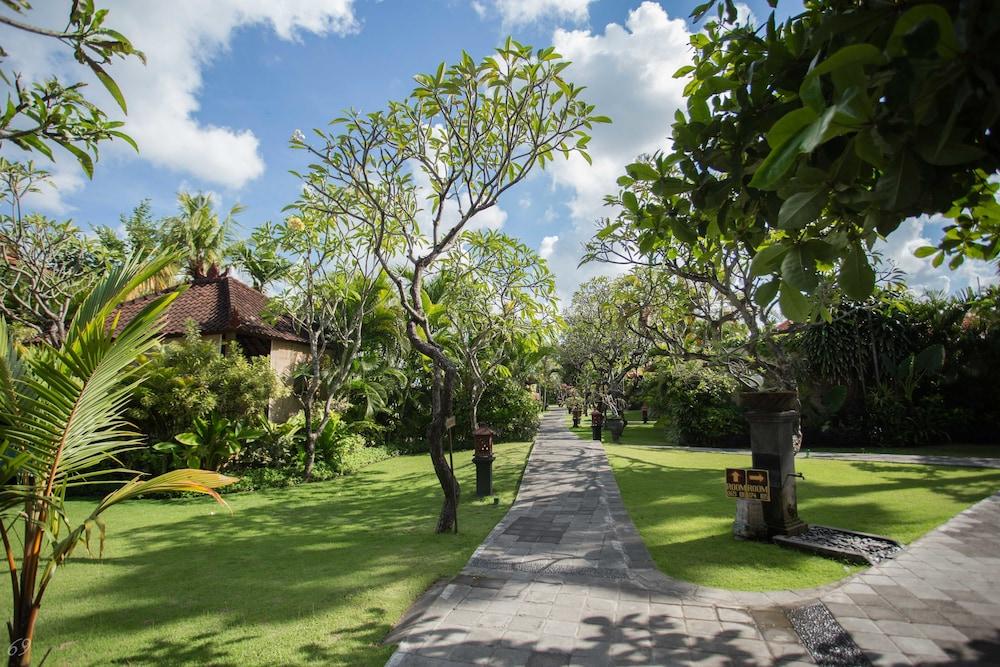 Kuta Puri Bungalows, Villas and Resort - Property Grounds