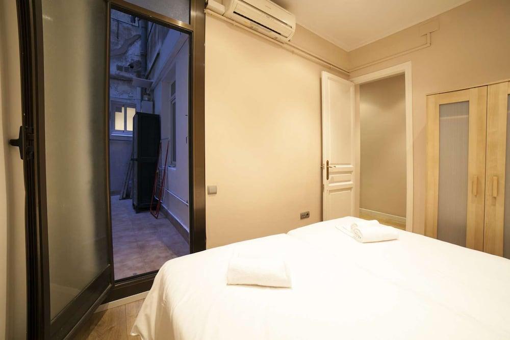 Sagrada Familia Apartment - Room