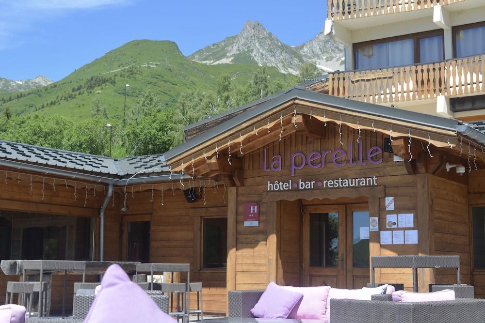 Hôtel La Perelle - Featured Image