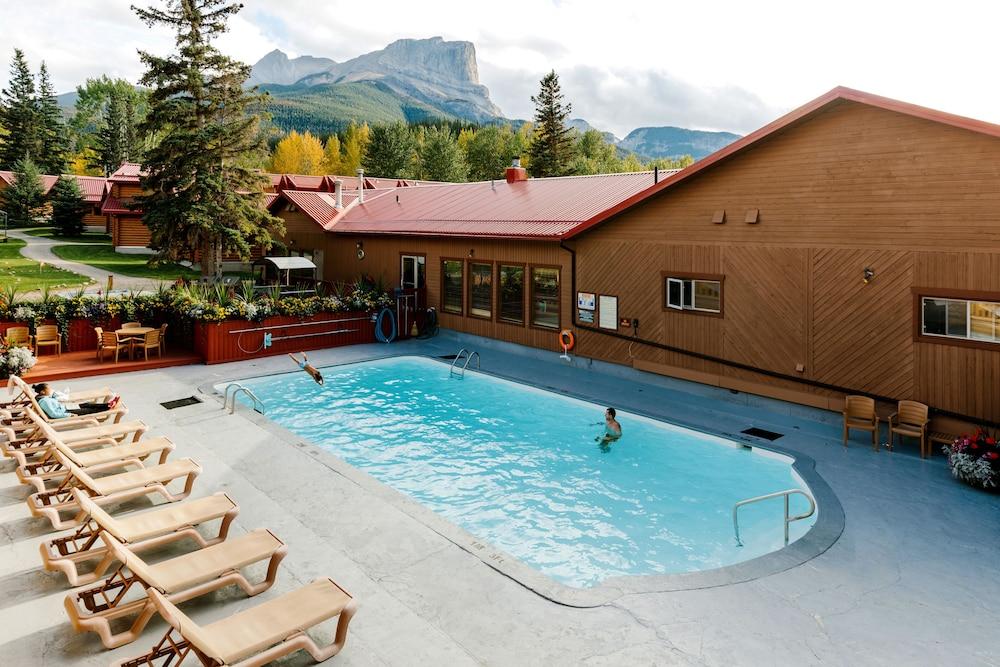 Miette Mountain Cabins - Outdoor Pool