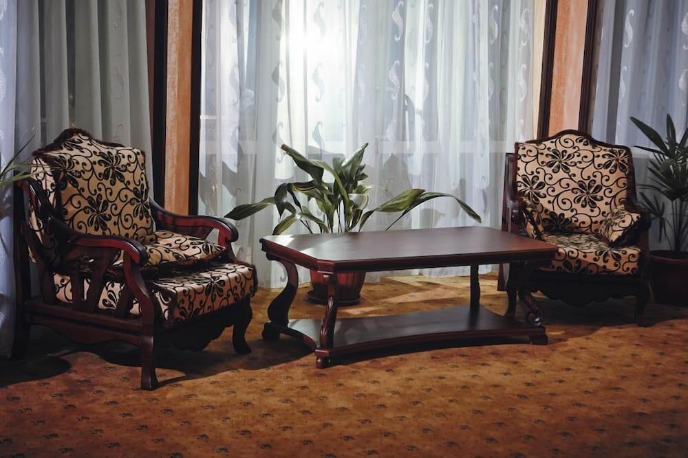 Hotel Royal Palace - Lobby Sitting Area