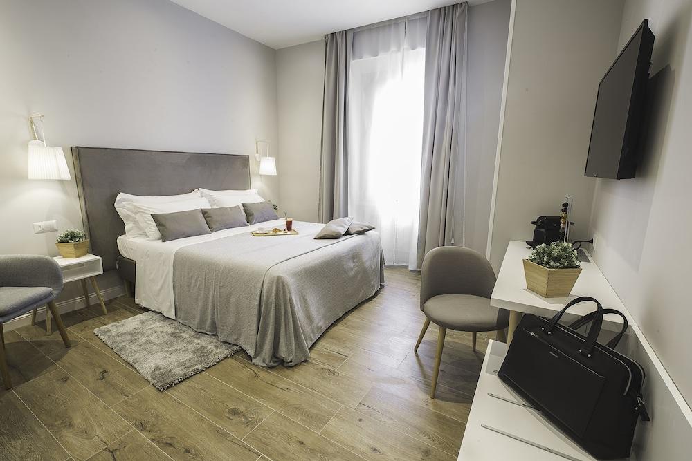 Colonna Luxury Suites - Room