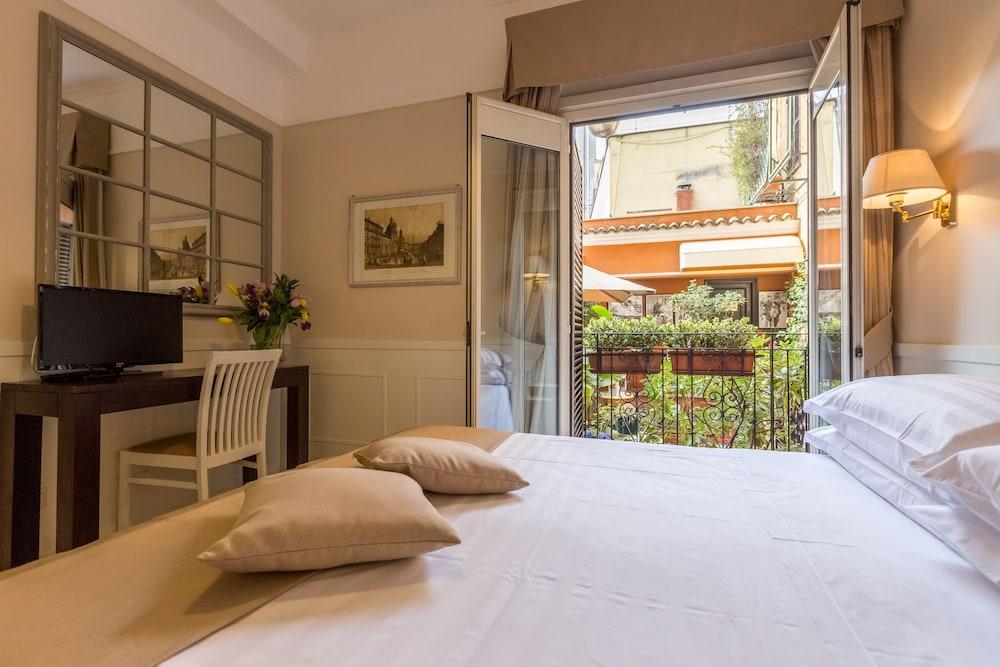Hotel Modigliani - Featured Image