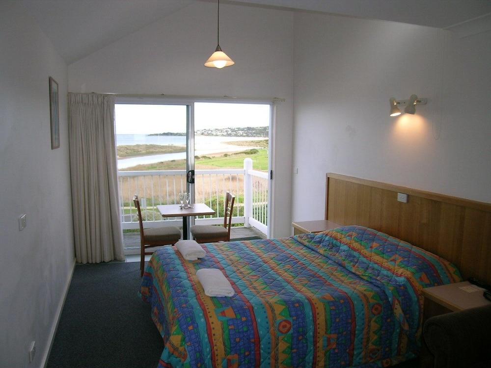 A Great Ocean View Motel - Room