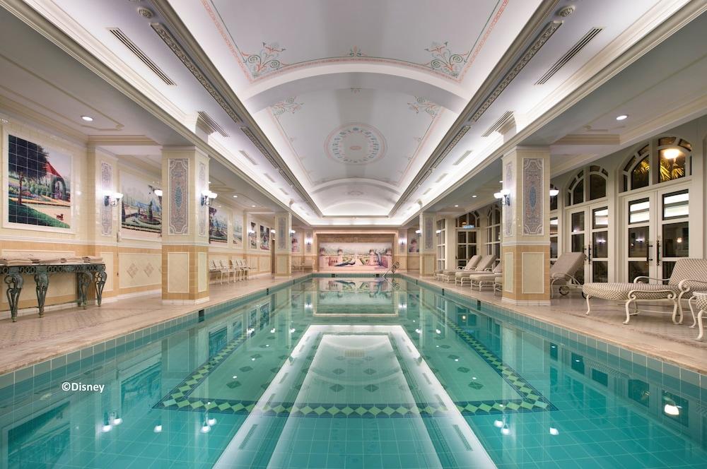 Hong Kong Disneyland Hotel - Indoor Pool