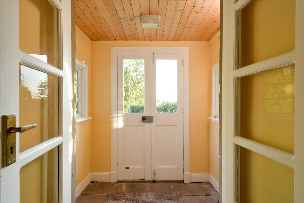 Cardross Estate Holiday Cottages - Interior Entrance