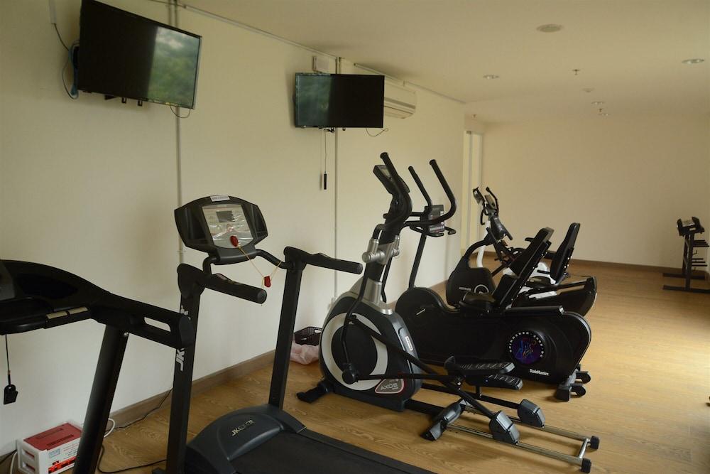 Clean and Tidy Studio Room at Tree Park Apartment - Fitness Facility
