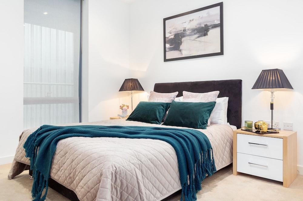 Premium One bedroom apartment City Road Basin - Room