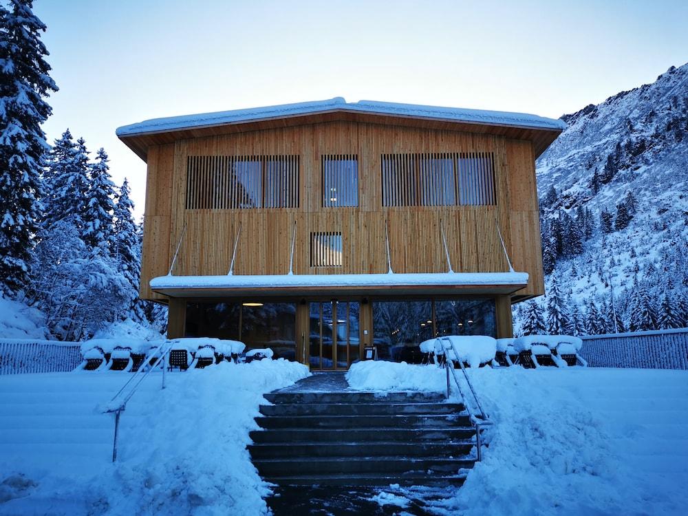 Campra Alpine Lodge & Spa - Featured Image