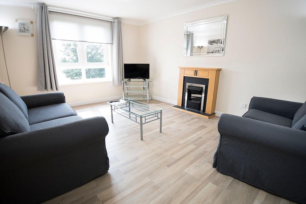 Lochend Serviced Apartments - Living Area