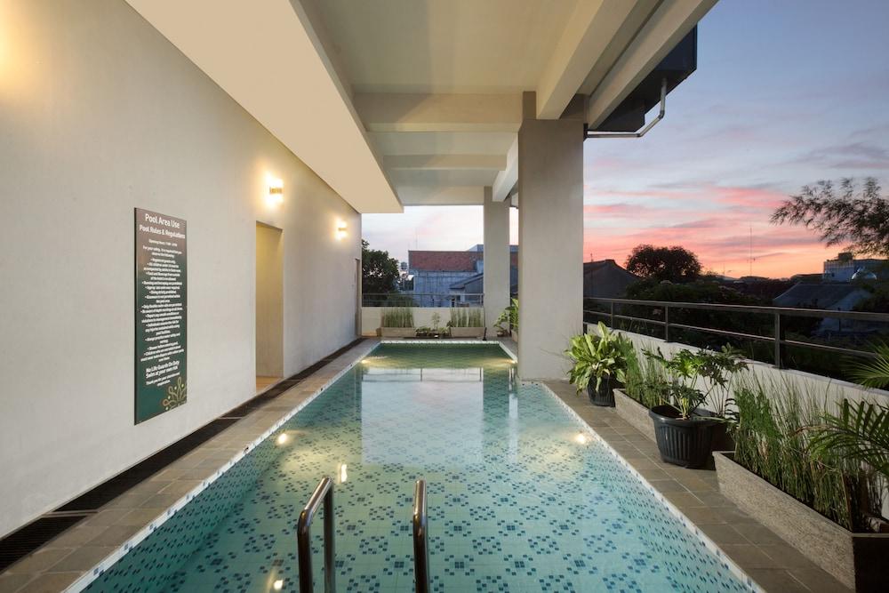 KHAS Tegal Hotel - Outdoor Pool