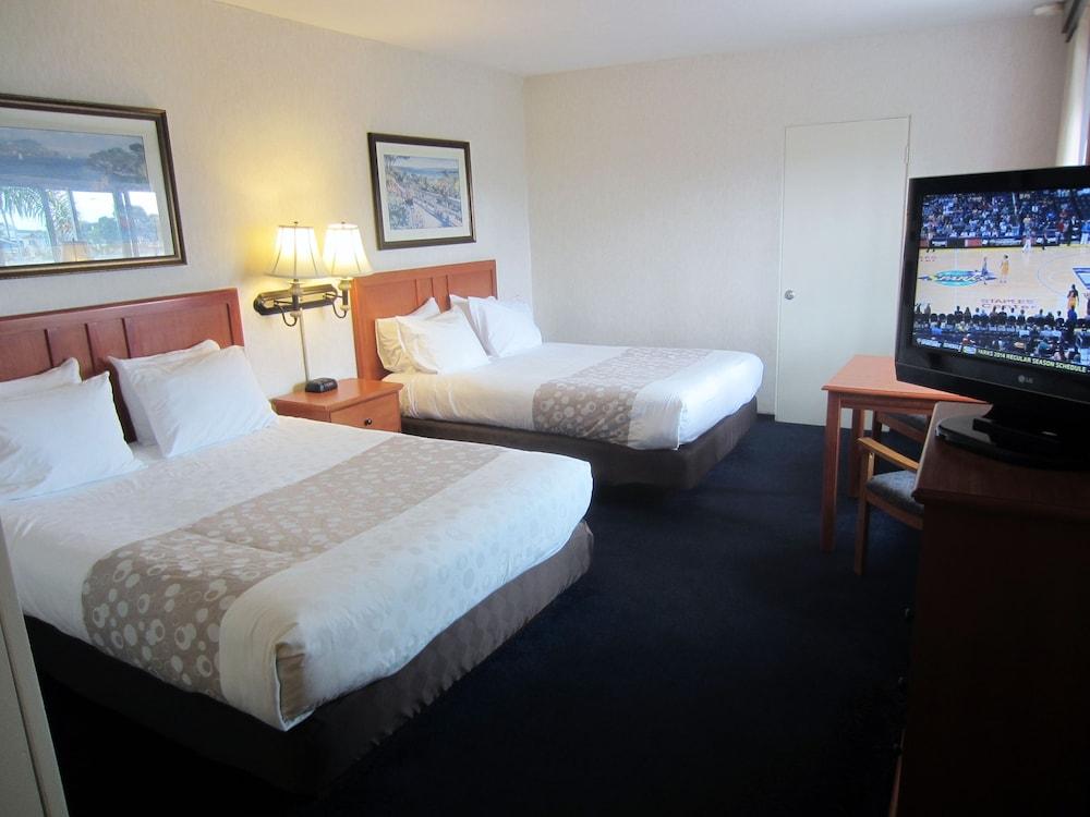 Newport Channel Inn - Near Huntington State Beach - Room