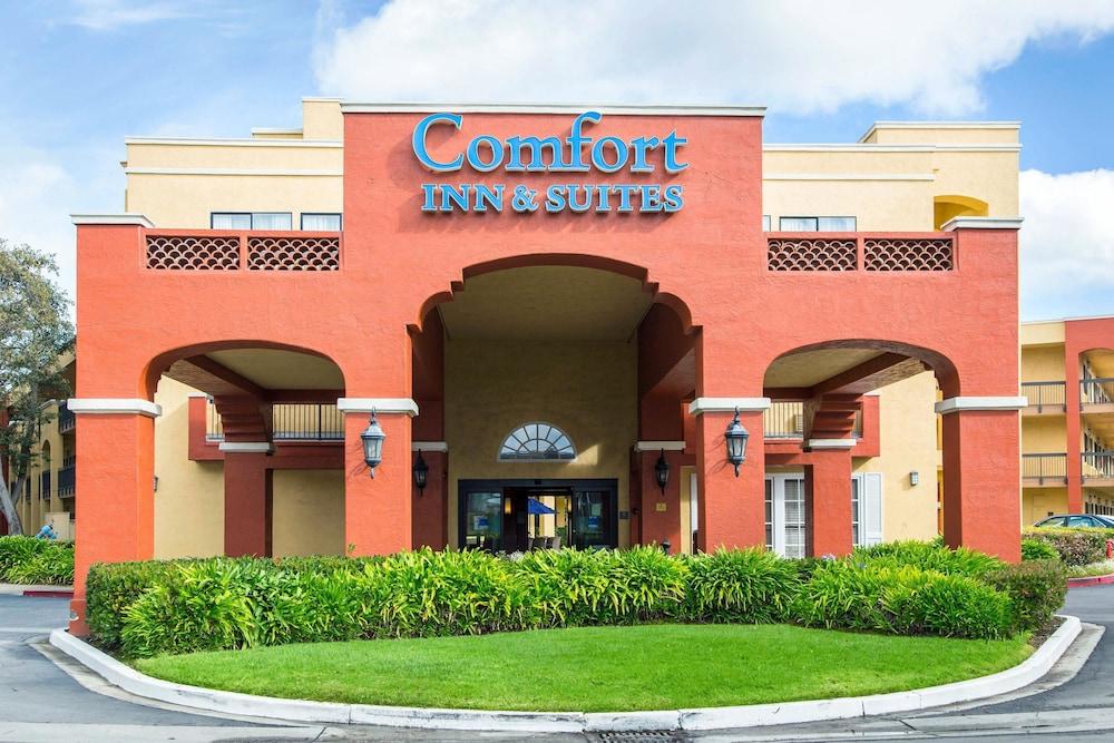 Comfort Inn and Suites San Francisco Airport North - Featured Image