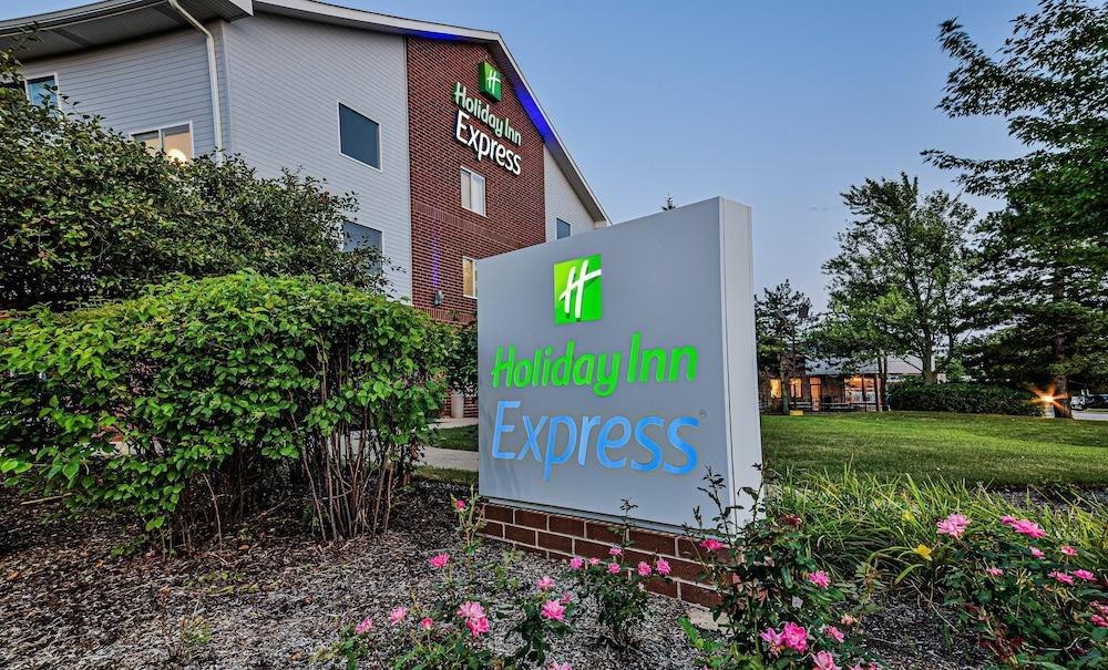 Holiday Inn Express Chicago NW - Vernon Hills, an IHG Hotel - Featured Image