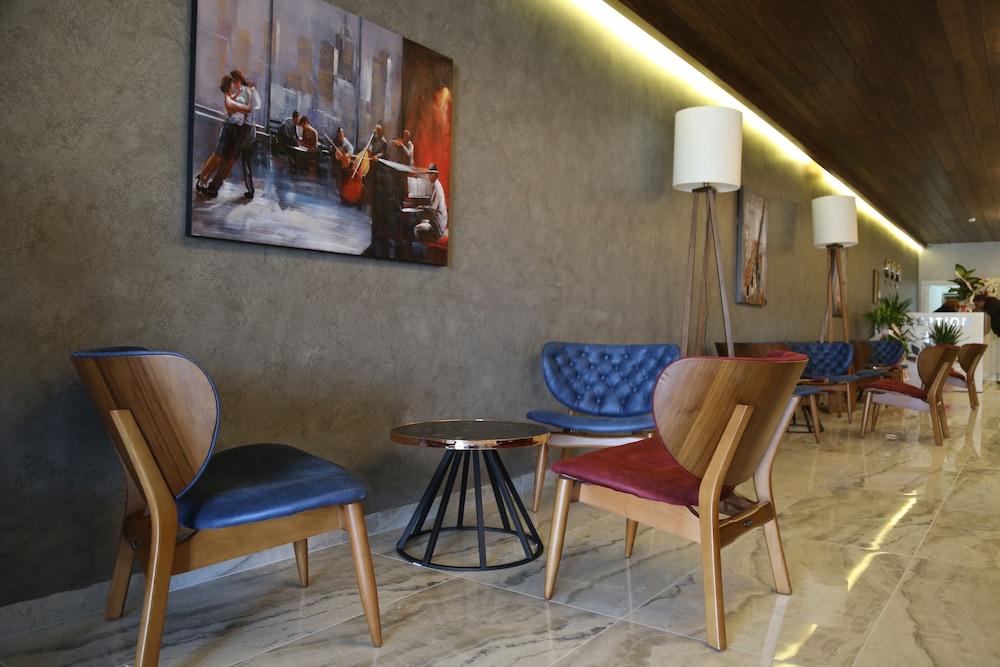 Hotel City Inegol - Lobby Sitting Area