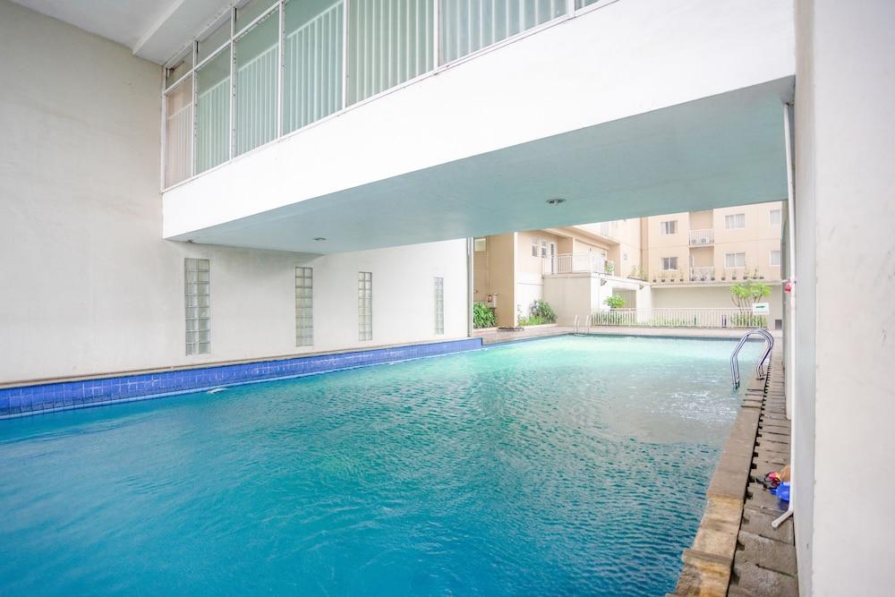 RedDoorz Apartment @ Bogor Valley - Outdoor Pool
