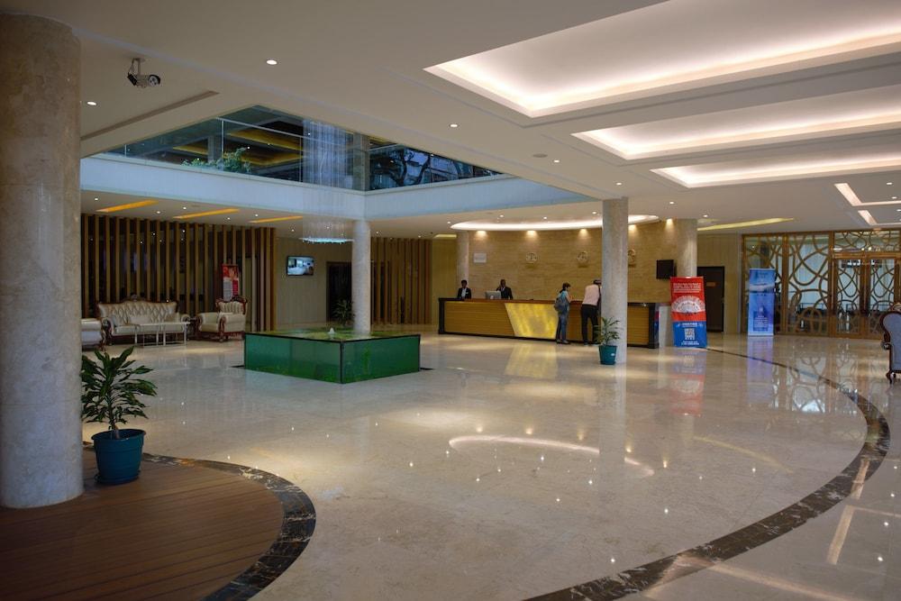 Swiss Lenana Mount Hotel - Lobby
