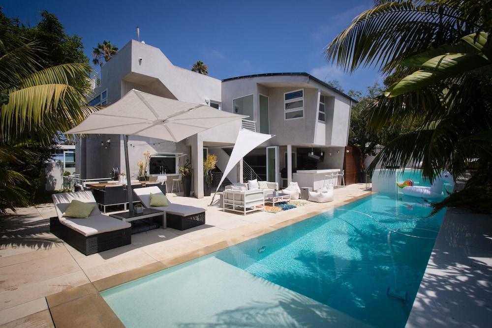 Modern Del Mar Beach Home - Featured Image
