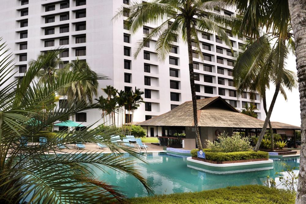 Hilton Kuching - Outdoor Pool