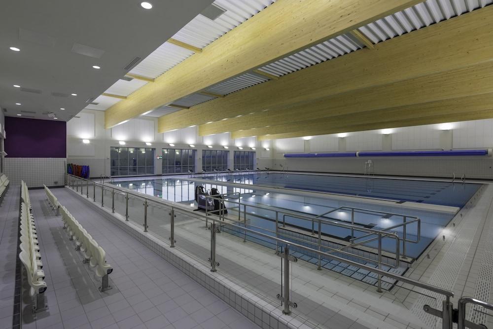 رادكليف - وارويك كونفيرانسيز - Indoor Pool