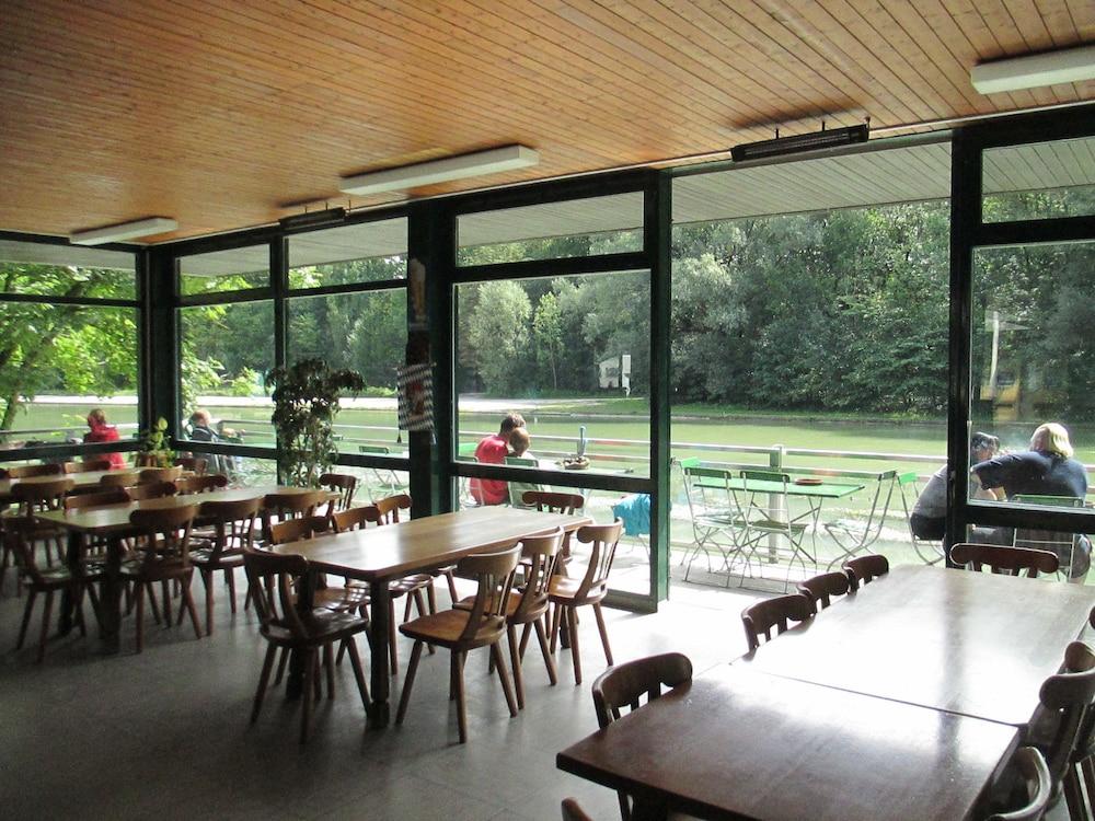 Munich Camping Glamping and Dorms - Dining