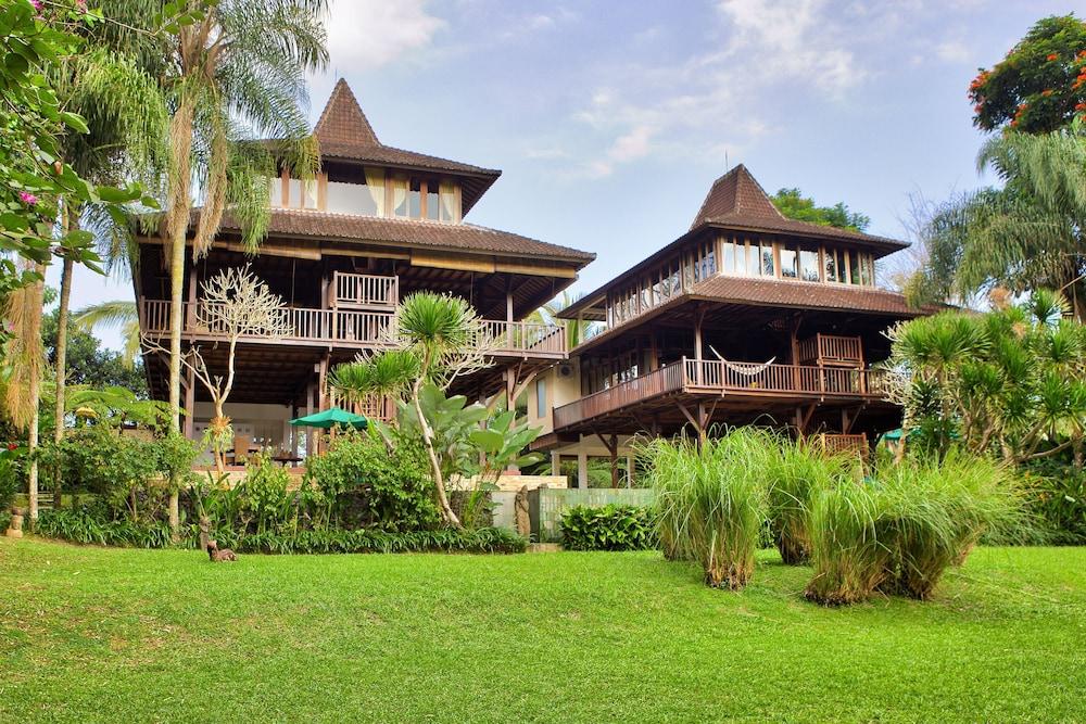 Villa Atas Awan - Featured Image