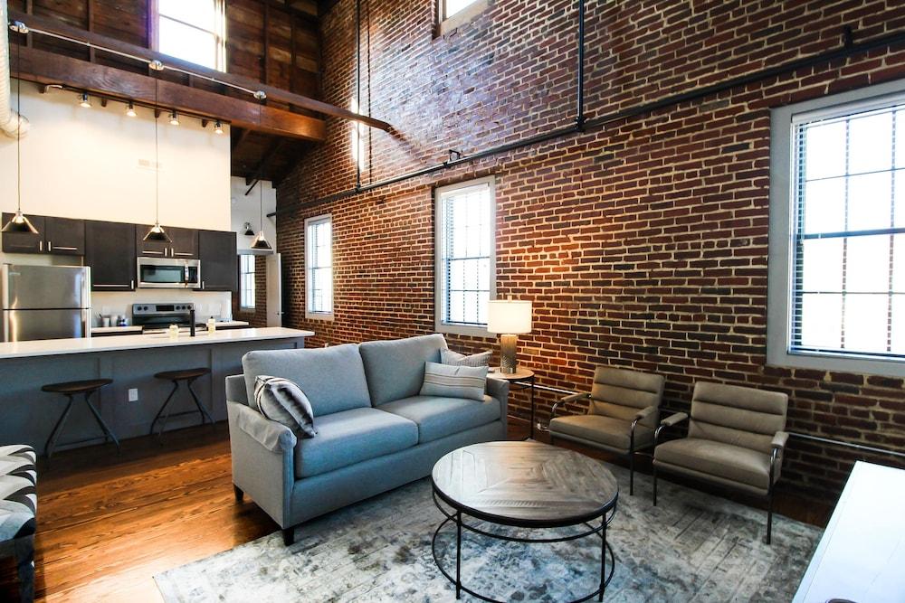 The Lofts at Downtown Salem - Featured Image