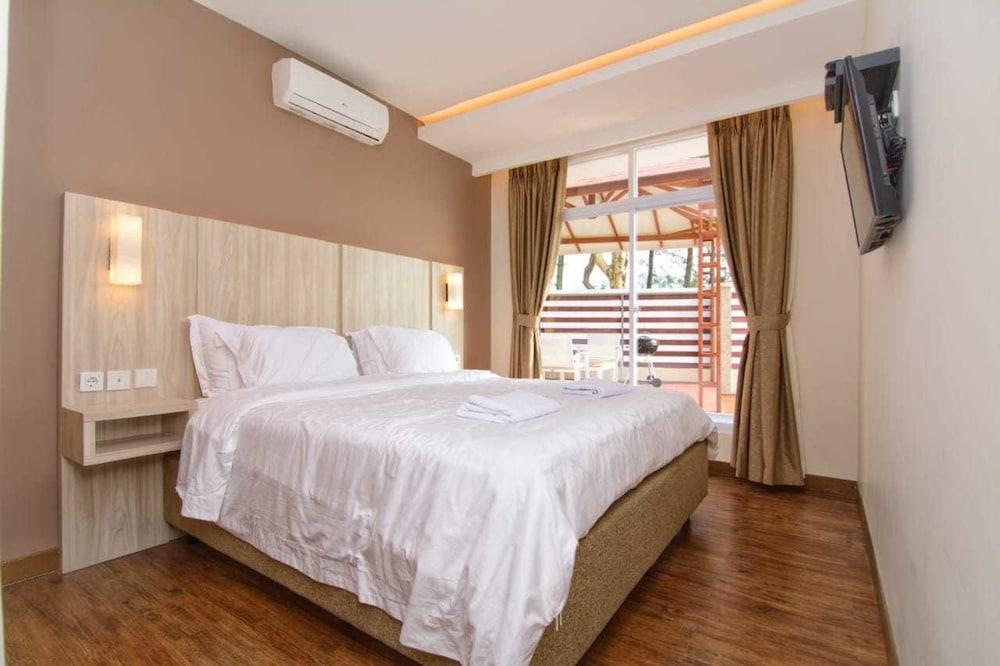 Villa Kota Bunga Puncak 4 Bedroom - Room