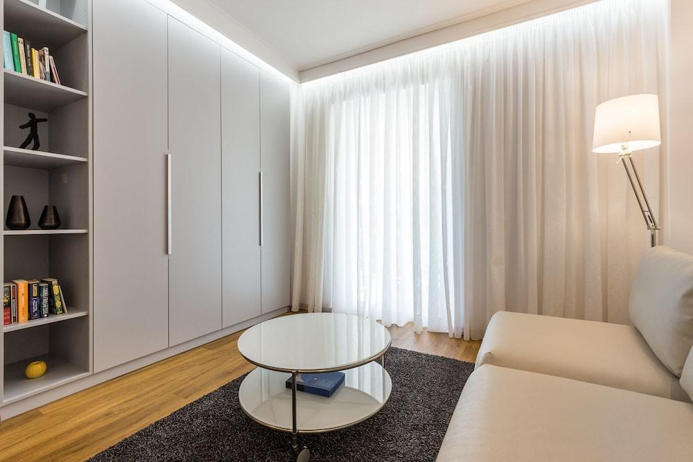 Elegant apartment - Vouliagmeni - Room