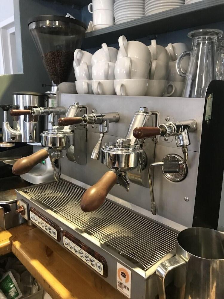 ذا جرايم هوتل - Coffee Service