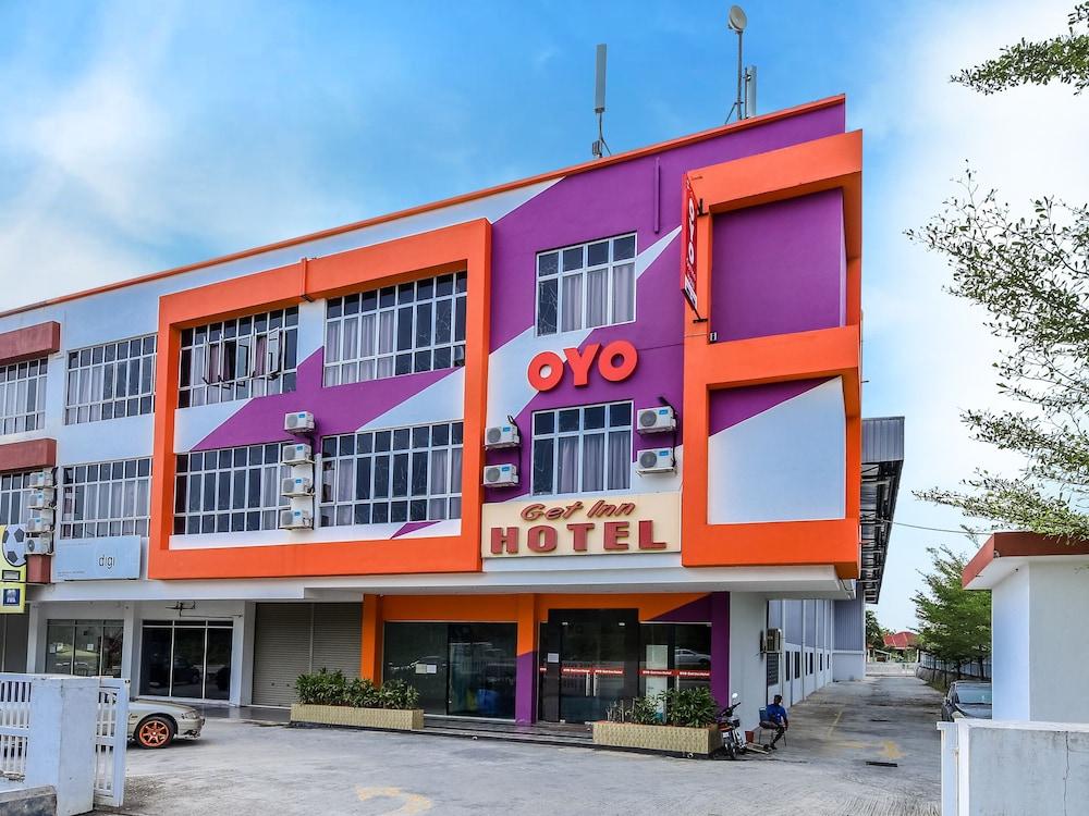 Get Inn Hotel Sendayan - Exterior