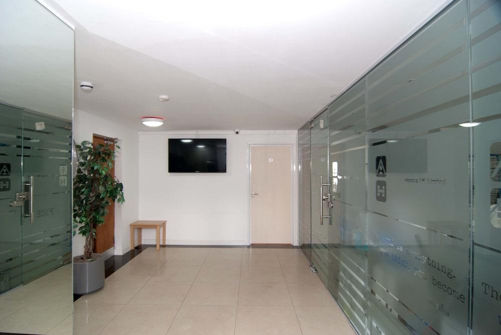 Southampton Serviced Apartment - Interior Entrance