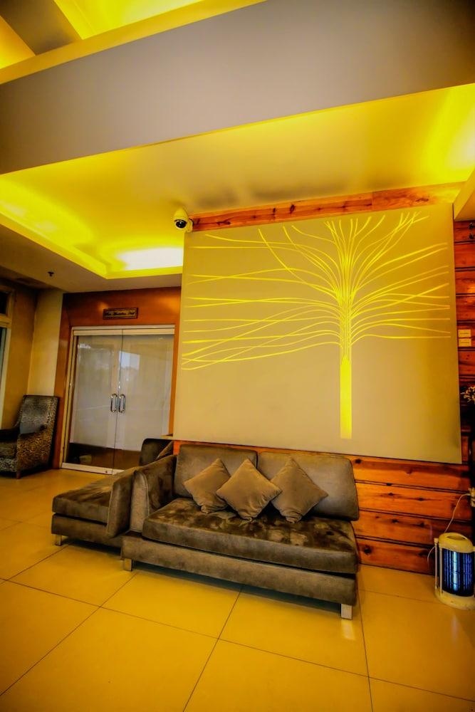 Chalet Baguio - Lobby Sitting Area