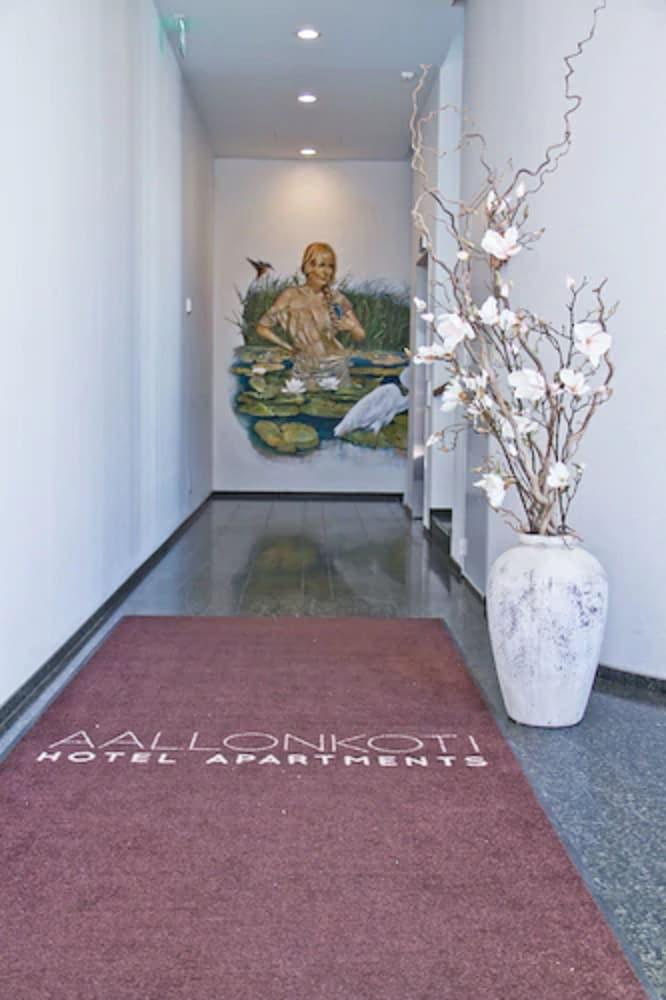 Apartment Hotel Aallonkoti - Interior Entrance