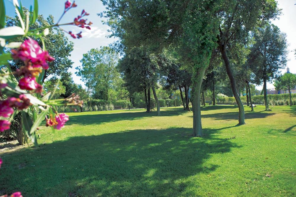 TH Tirrenia - Green Park Resort - Property Grounds