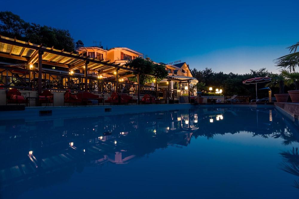 Les Tresoms Lake and Spa Resort - Outdoor Pool