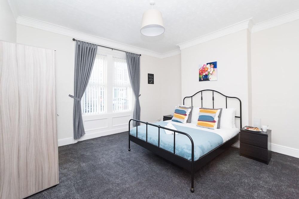 Beautiful Tamworth 2 Bedroom Apartment Newcastle - Featured Image