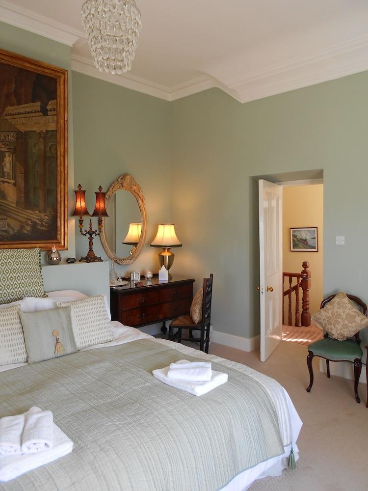 Hendre Clochydd Hall - Guestroom