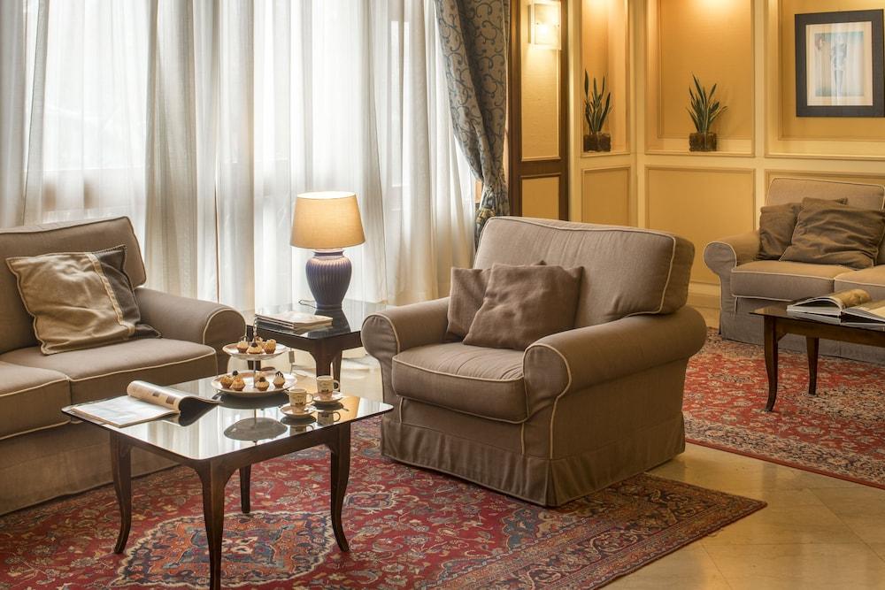 Hotel Ambasciatori - Lobby Sitting Area