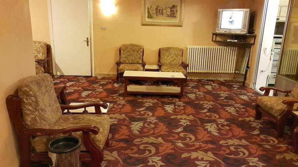 Nefertiti Hotel - Lobby Sitting Area
