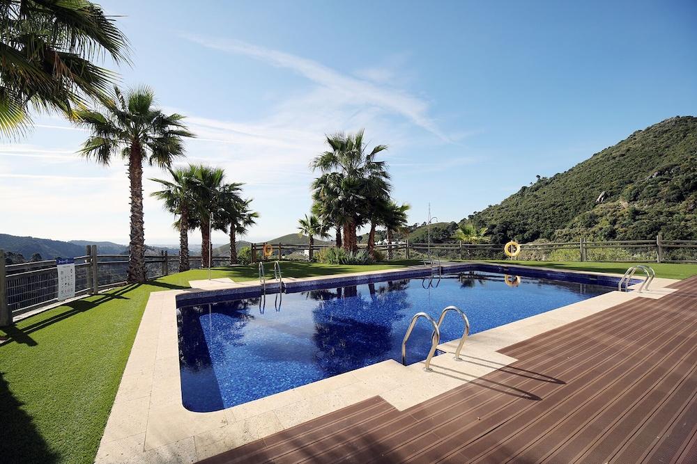 A Beautiful Modern Two Bedroom Villa - Outdoor Pool