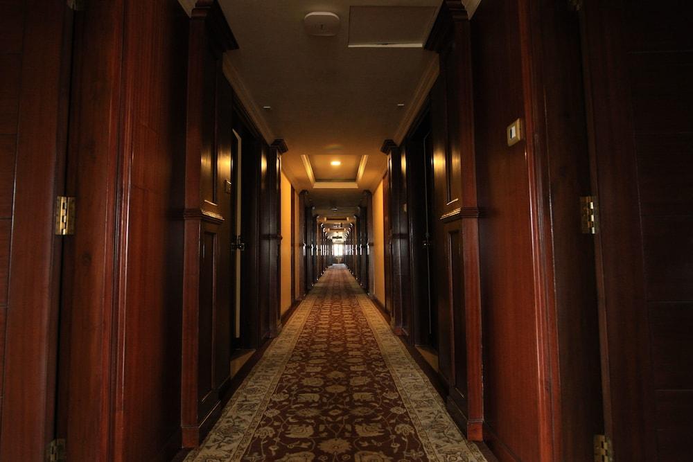 Dynasty Hotel - Interior