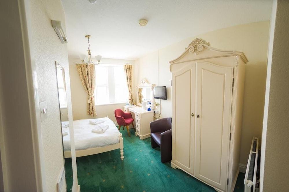 Queensbridge Hotel - Room