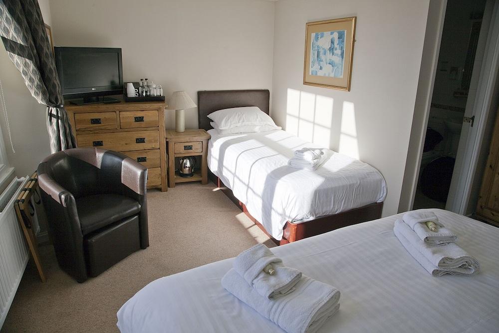 Brecon Castle Hotel - Guestroom