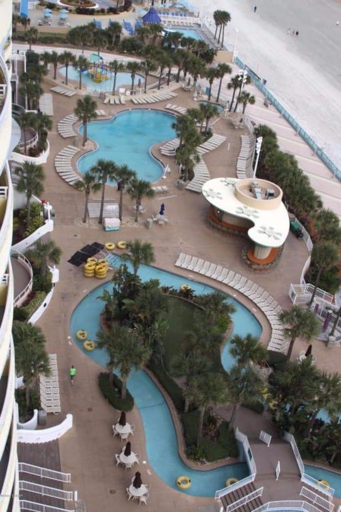 Ocean Walk Resort - Property Grounds